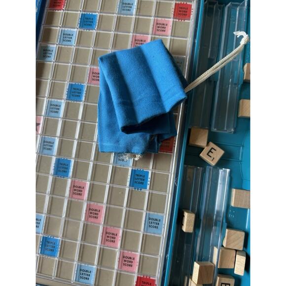 Vintage Scrabble Travel Edition 1977 Plastic Case Crossword Game Family Youth - Picture 5 of 13